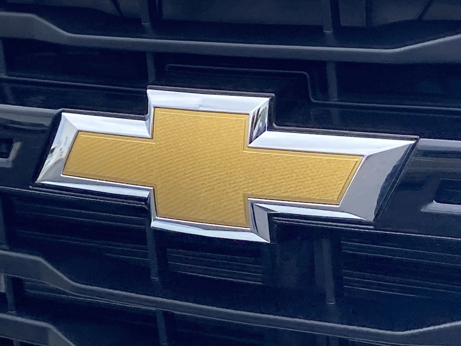 New 2026 Summit White Chevrolet WT image 29