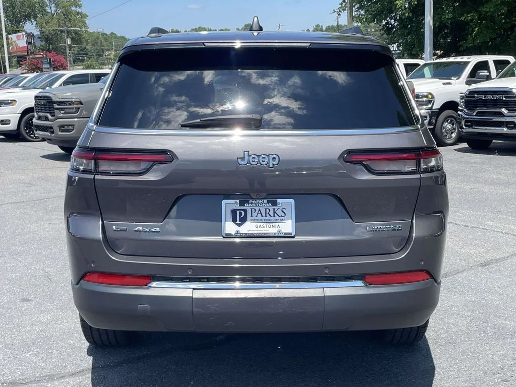 Used 2022 Gray Jeep Limited image 7