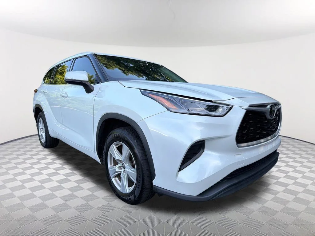 Used 2022 Beige Toyota L image 3