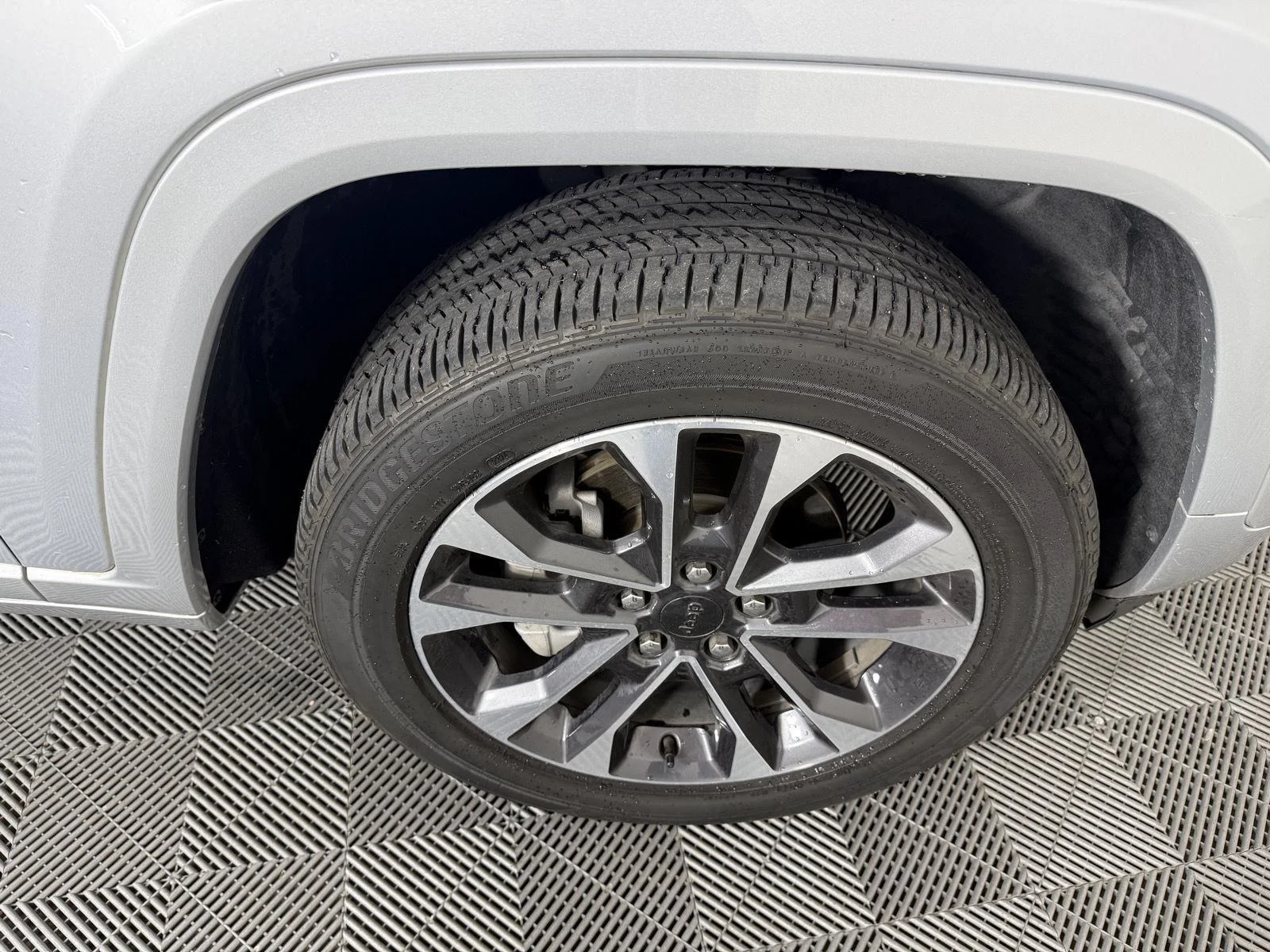 Used 2025 Silver Zynith Jeep Overland image 18