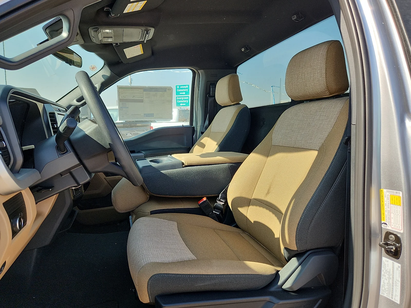 New 2027 Iconic Silver Metallic Ford XLT image 17