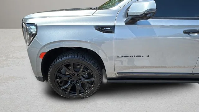 Used 2023 Silver GMC Denali image 39