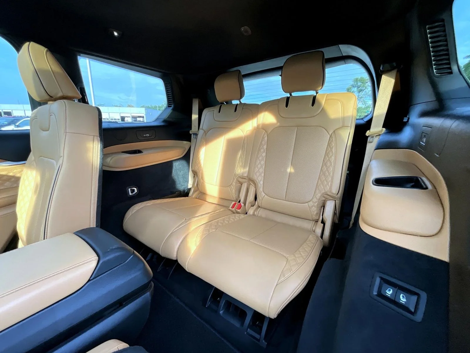 Used 2025 White Jeep Summit image 23