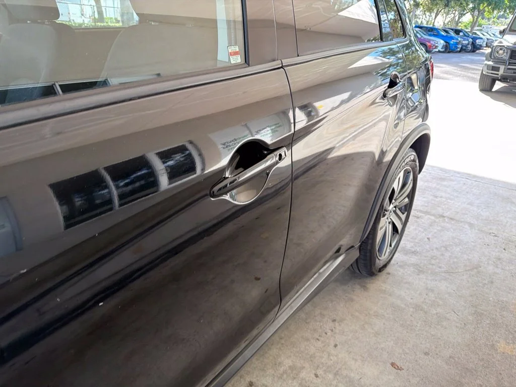 Used 2020 Black Mitsubishi  image 10