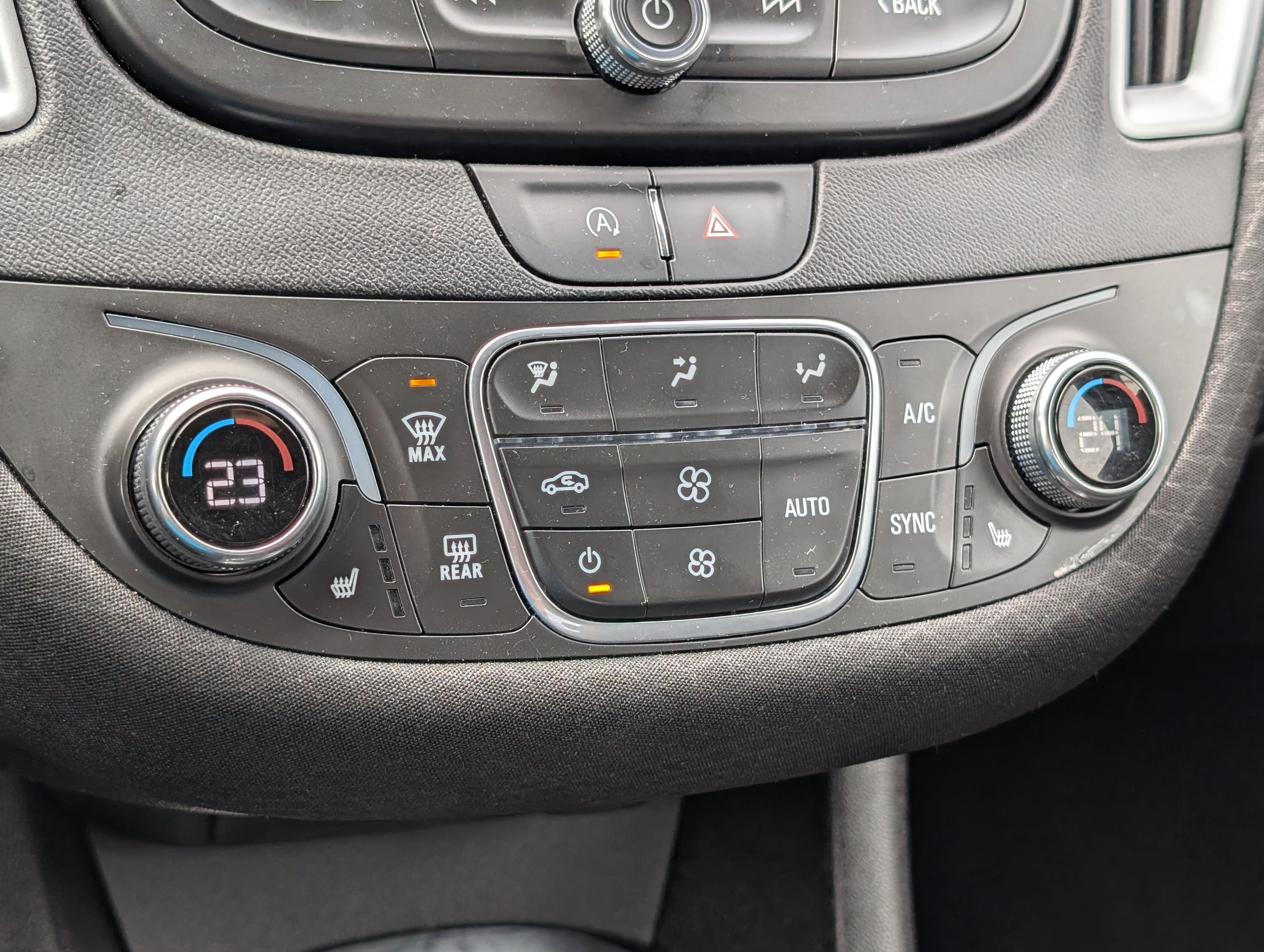 Used 2024 Summit White Chevrolet 1LT image 28