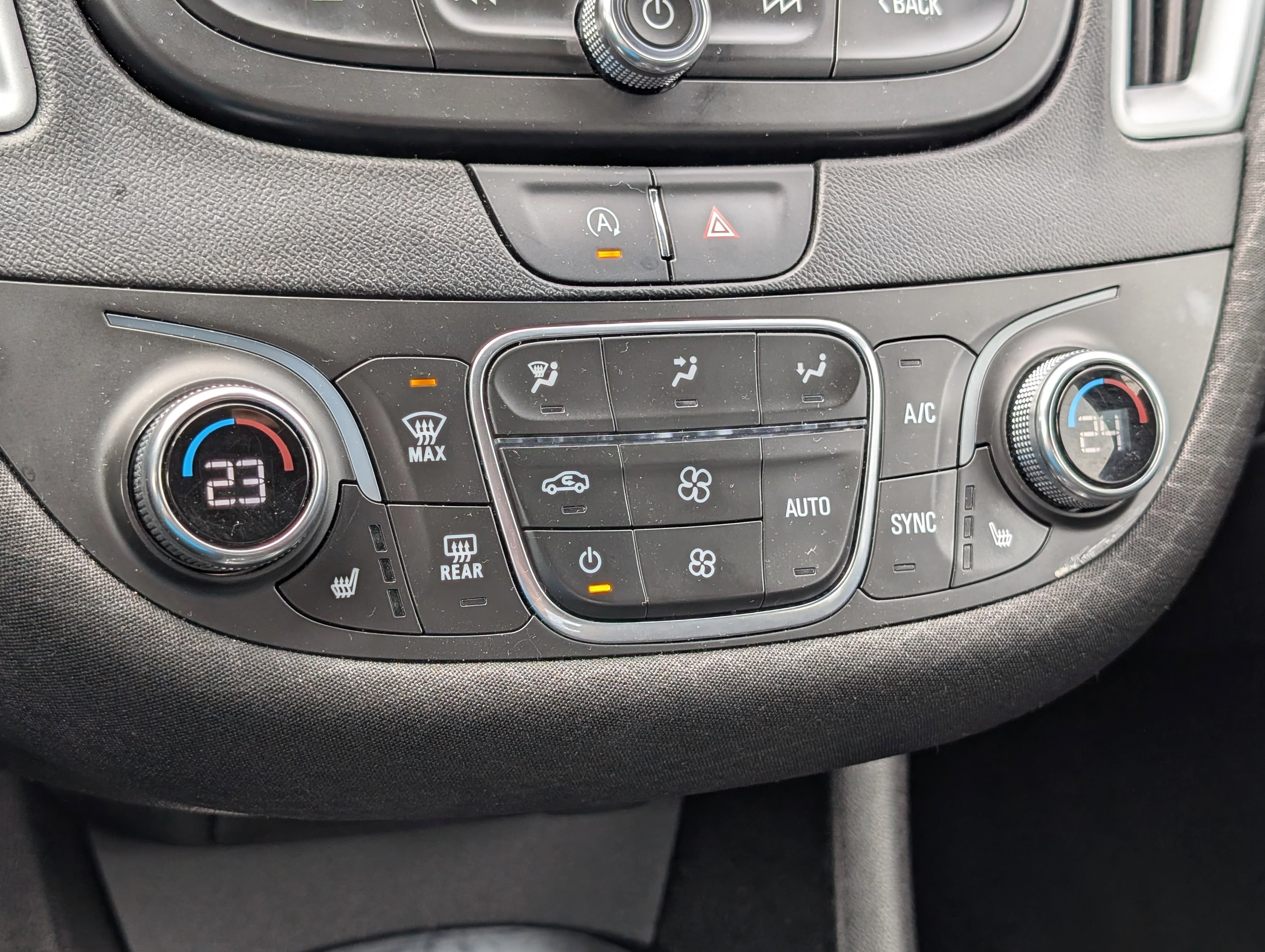 Used 2024 Summit White Chevrolet 1LT image 28