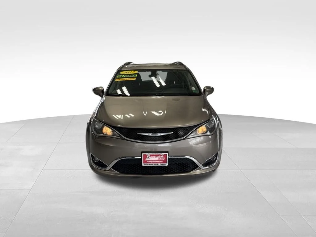 Used 2017 Gray Chrysler Touring L image 8