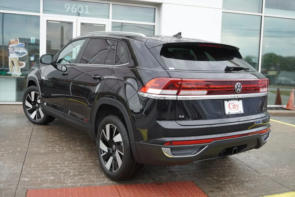 New 2026 Black Volkswagen SE w/Technology image 8