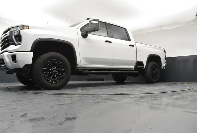 Used 2024 White Chevrolet LT image 21