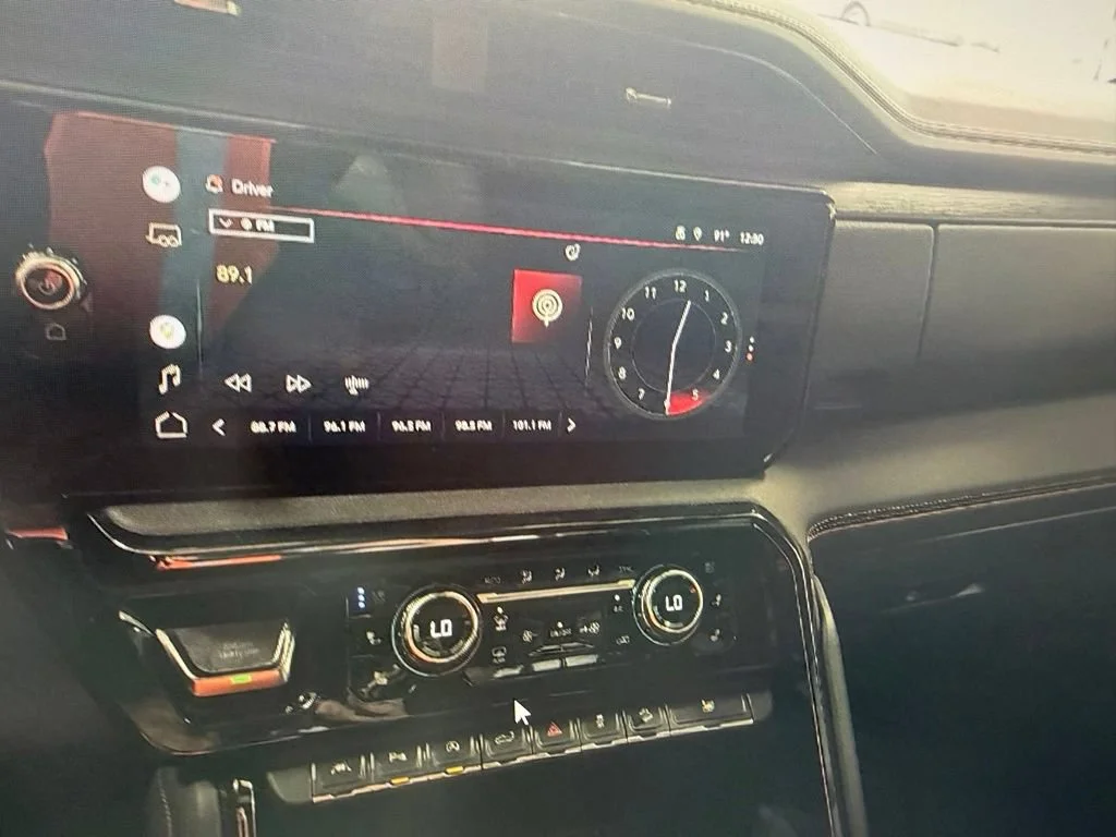 Used 2022 Summit White GMC AT4 image 4