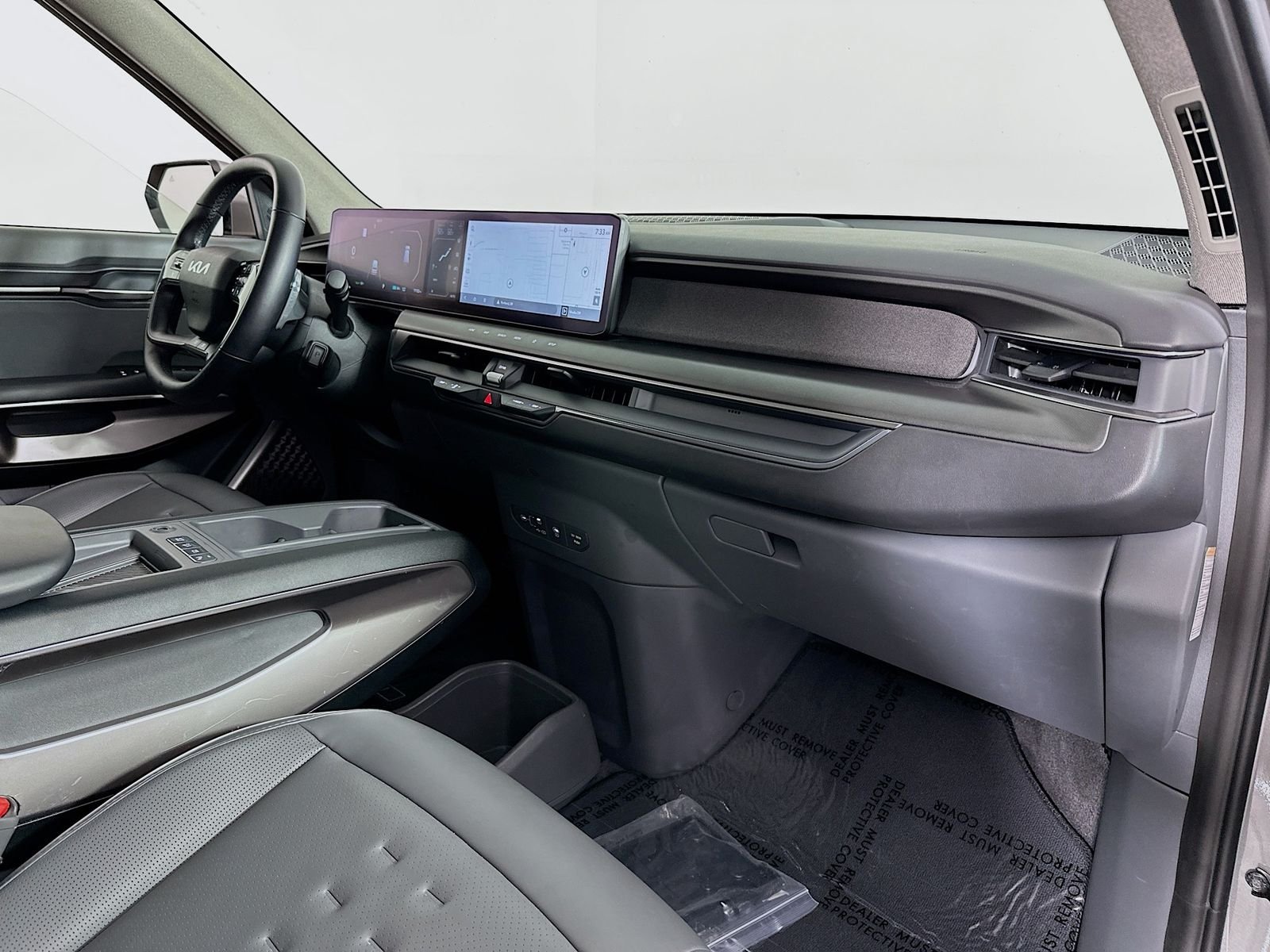 Used 2024 Pebble Gray Kia Wind image 31