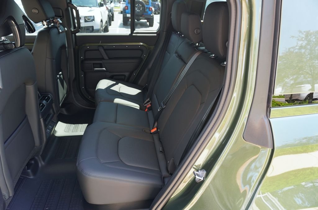 Used 2026 Green Land Rover S image 28