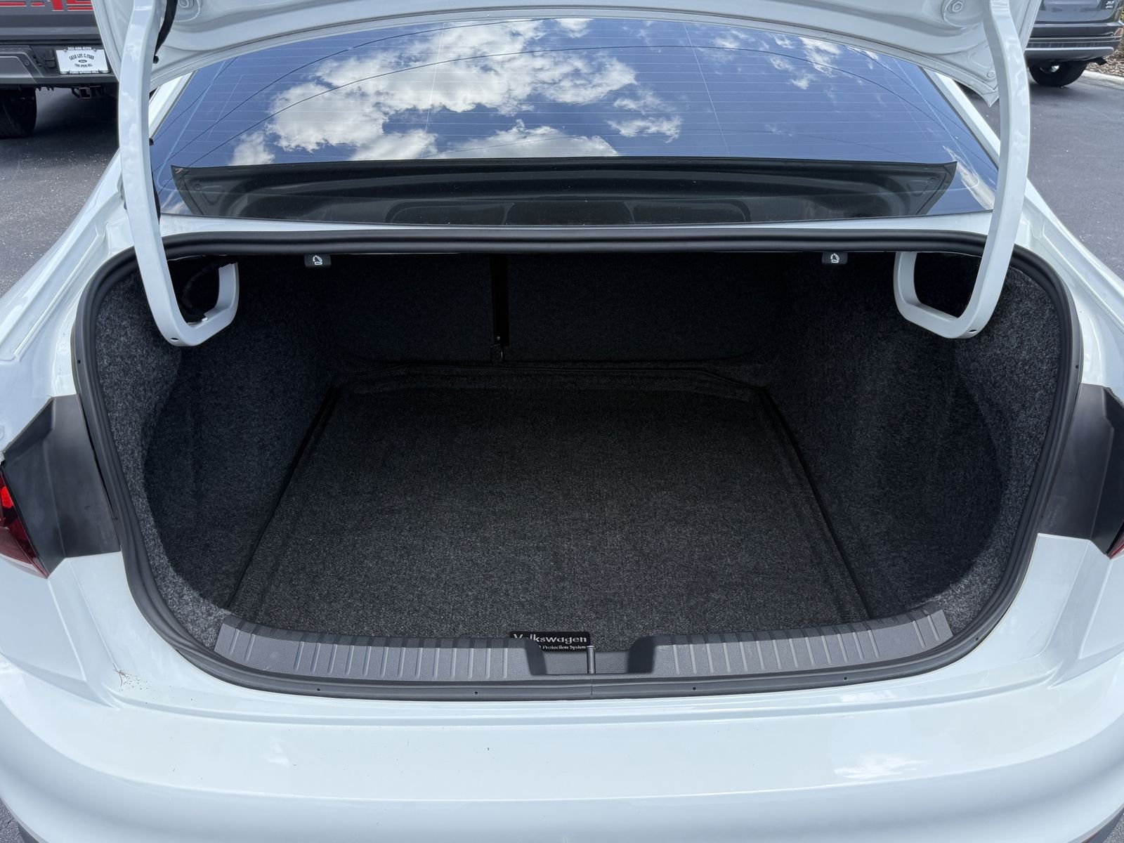 Used 2025 Pure White W/Black Roof Volkswagen 2.0T Autobahn image 13