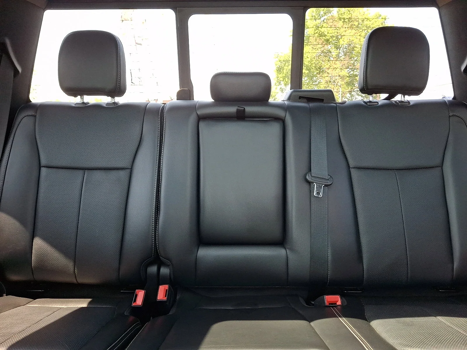 Used 2018 Shadow Black   G1 Ford LARIAT image 19