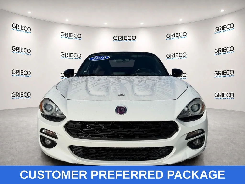 Used 2019 White FIAT Classica image 2