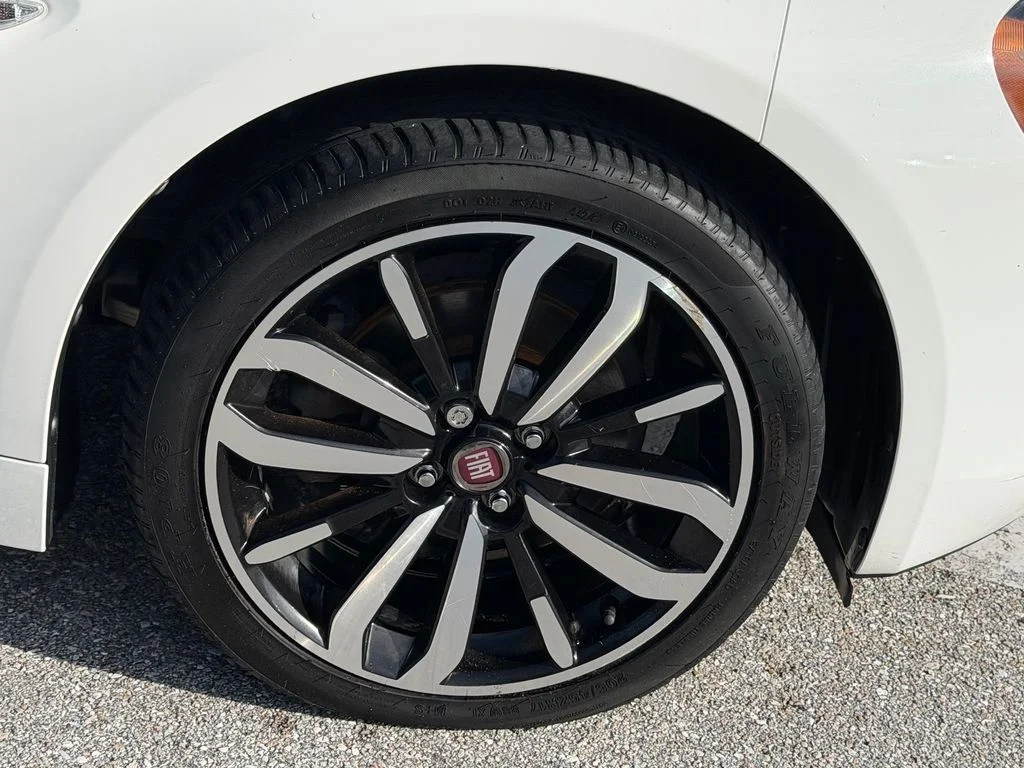 Used 2019 White FIAT Classica image 9