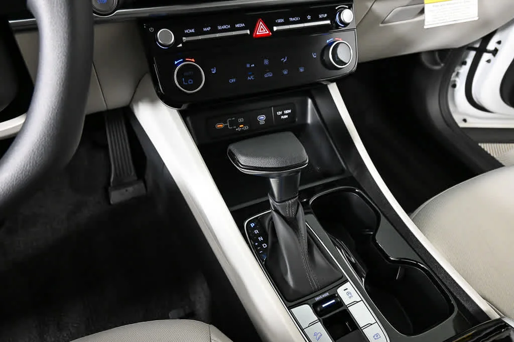 New 2026 Phantom Black Hyundai SEL FWD image 25