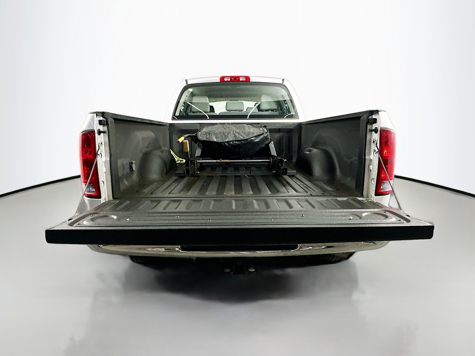 Used 2006 Bright Silver Metallic Dodge SLT image 24