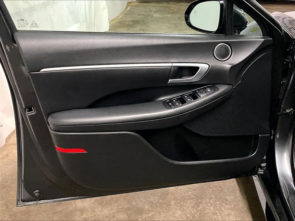 Used 2024 Gray Hyundai SEL image 9