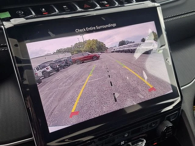 New 2027 White/off-white Jeep Laredo X image 17