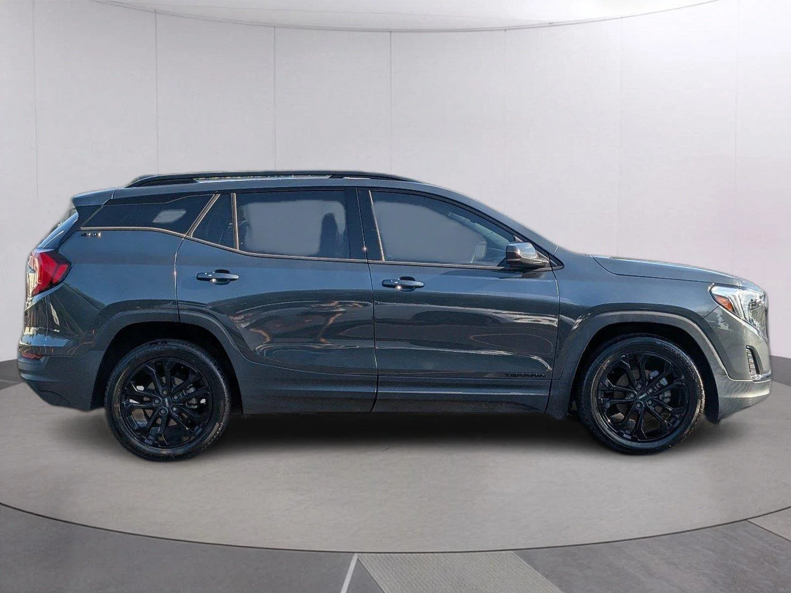 Used 2020 GRAPHITE GRAY METALLIC GMC SLE image 8