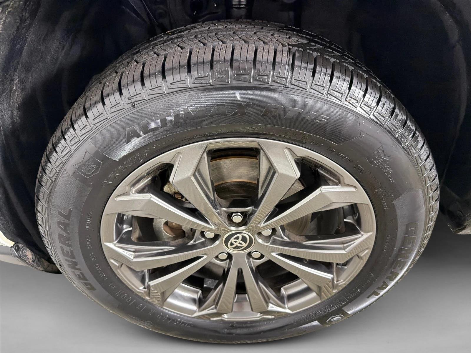 Used 2022  Toyota Hybrid XLE Premium image 12