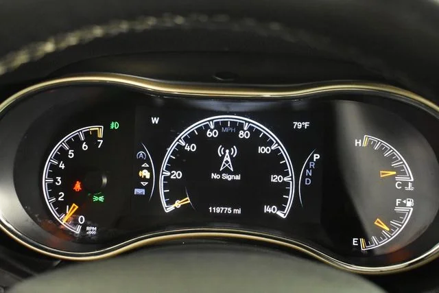 Used 2016 Silver Jeep Limited image 30