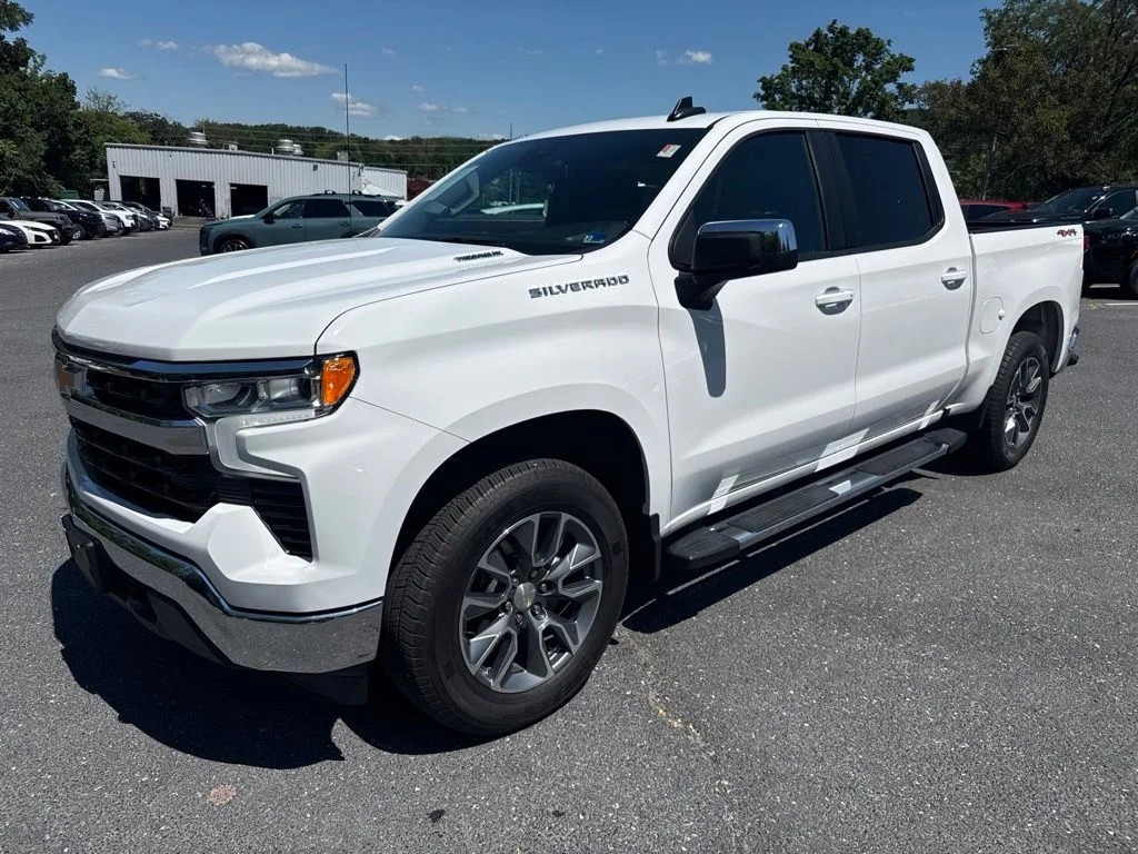 Used 2025 White Chevrolet LT image 2