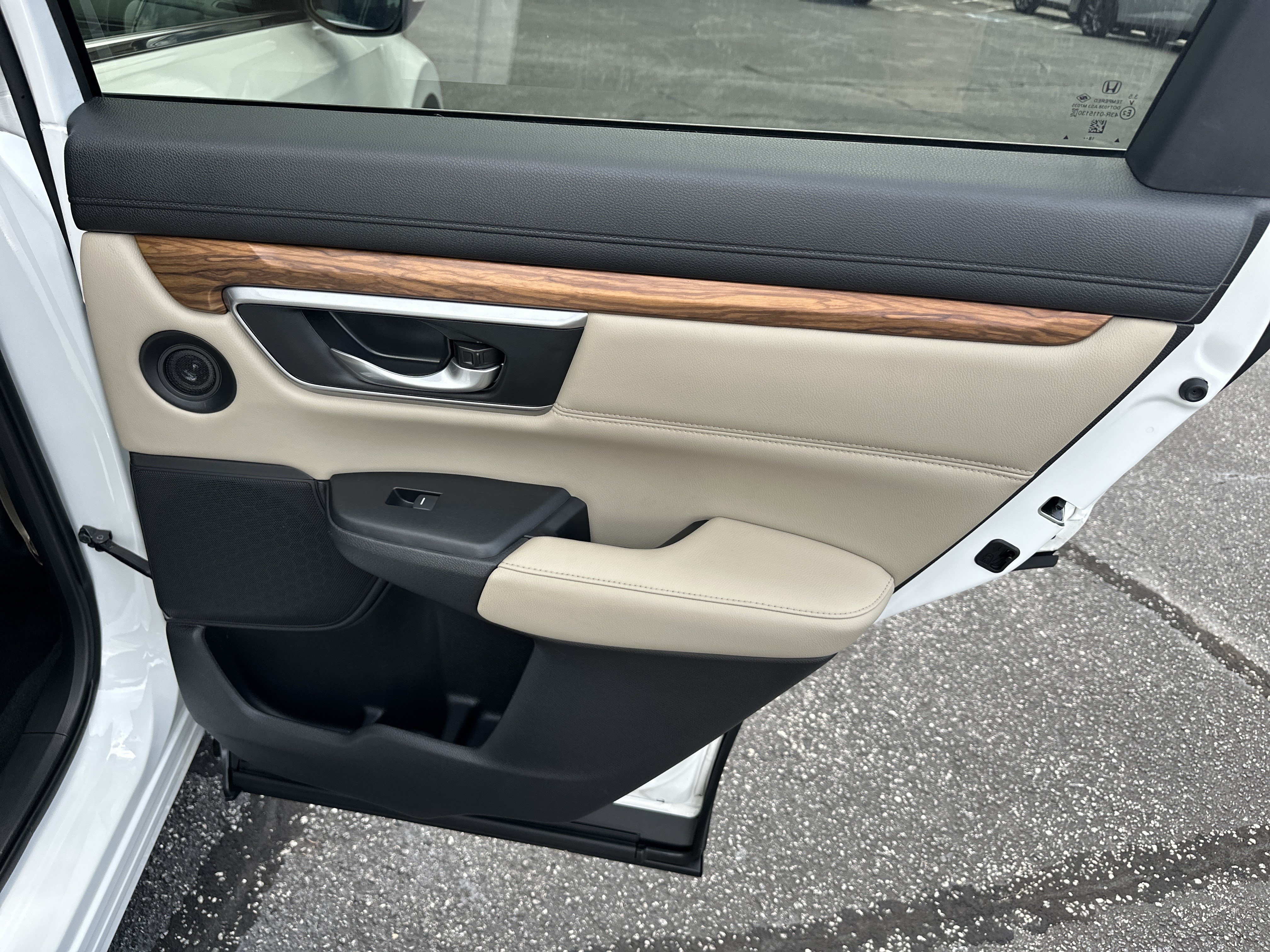 Used 2019 Platinum White Pearl Honda Touring image 18