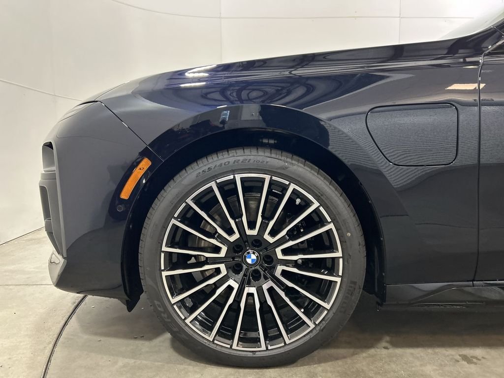 2026 BMW 7 Series 750e - Photo 10