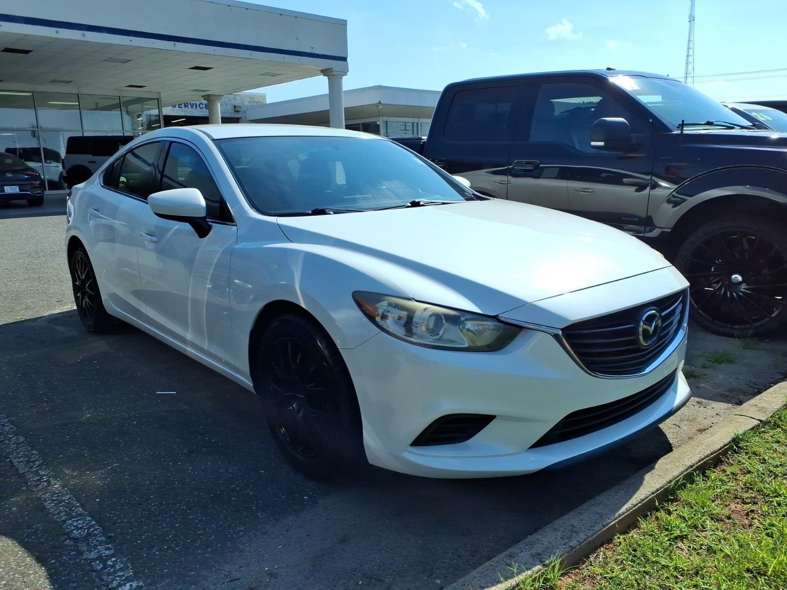 Used 2016 Snowflake White Pearl Mica Mazda i Touring image 3
