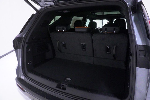 2027 Chevrolet Traverse Z71 - Photo 8