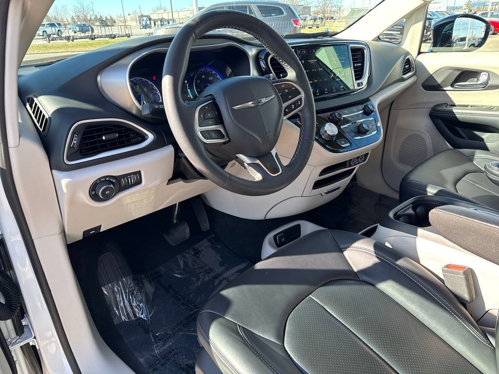 Used 2024 White Chrysler Touring L image 10