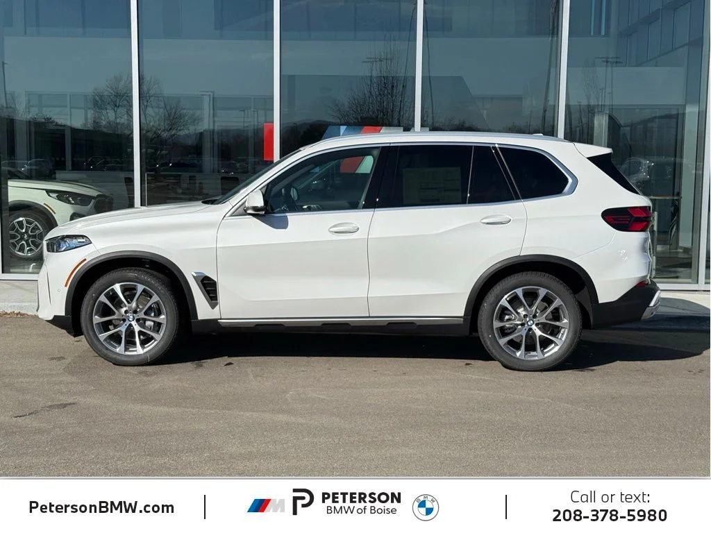 New 2026 White BMW xDrive40i image 2