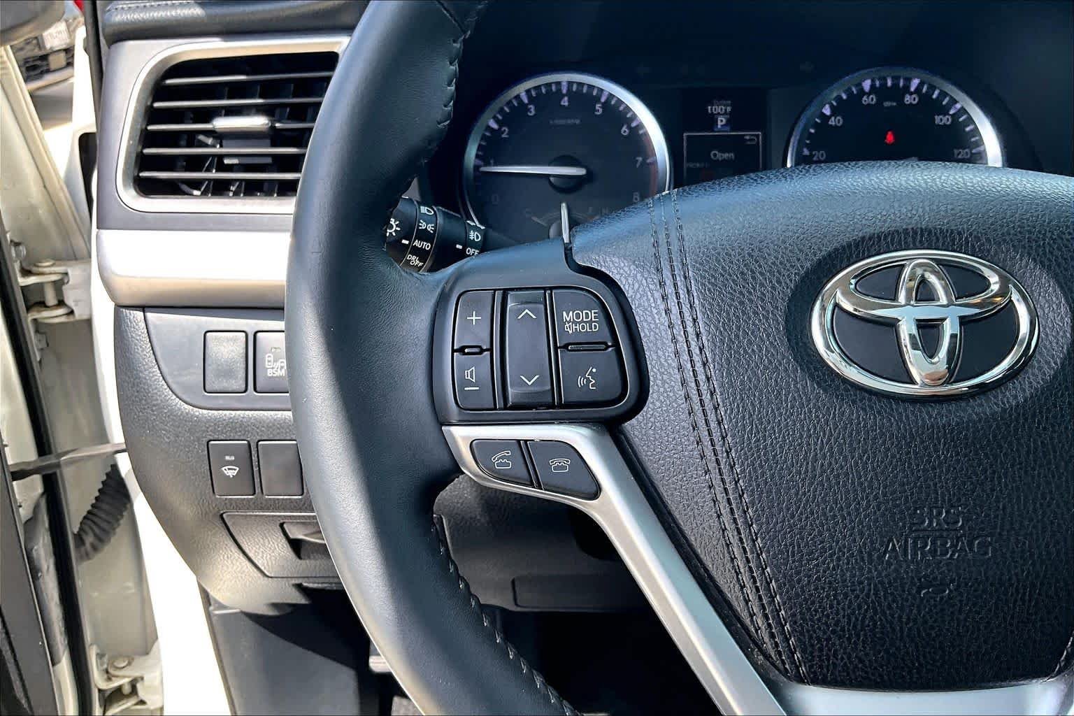 Used 2016 Blizzard Pearl Toyota Limited image 23