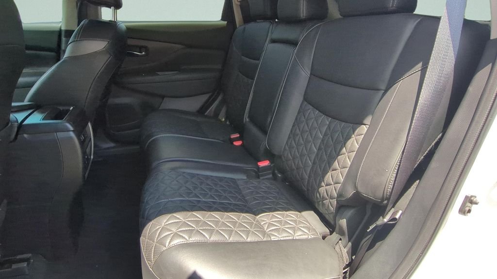 Used 2019 White Nissan Platinum image 10