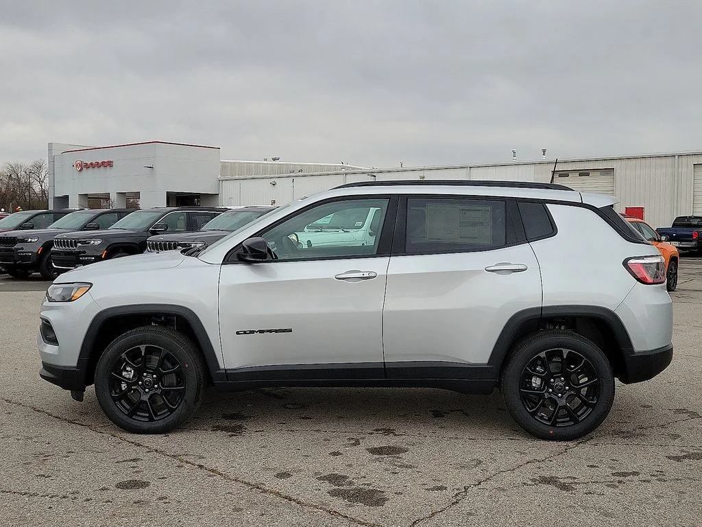 New 2026 Silver Zynith Metallic Clear-Coat Exterior Paint Jeep Latitude image 3