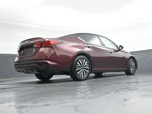 Used 2025 Red Nissan 2.5 SV image 32