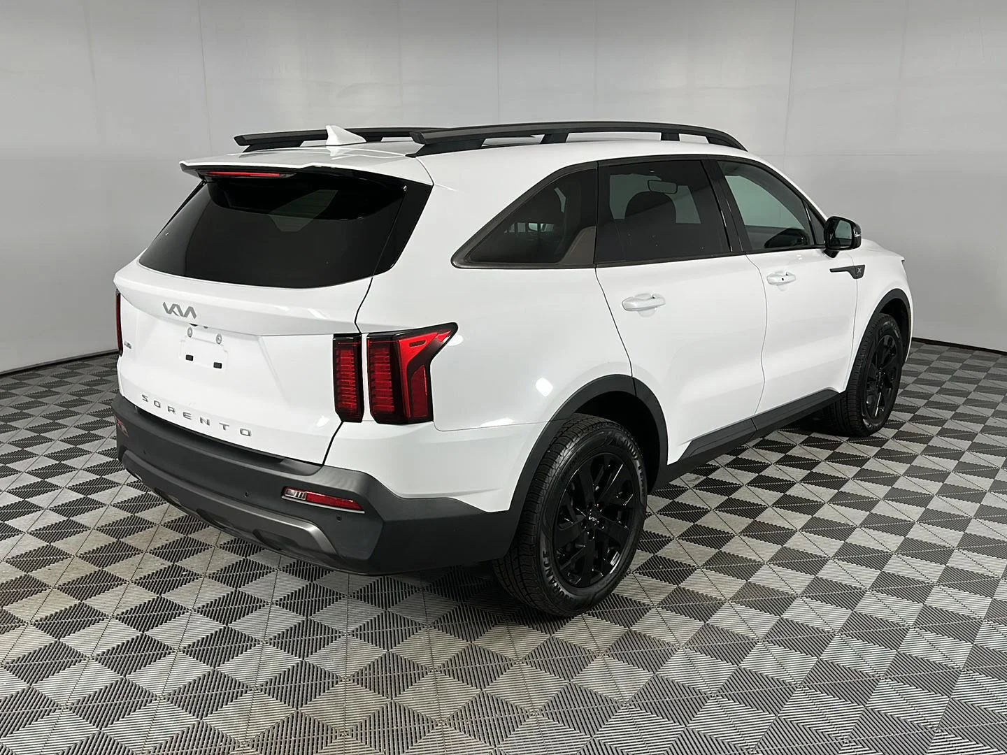 Used 2022 Glacial White Pearl Kia  image 9