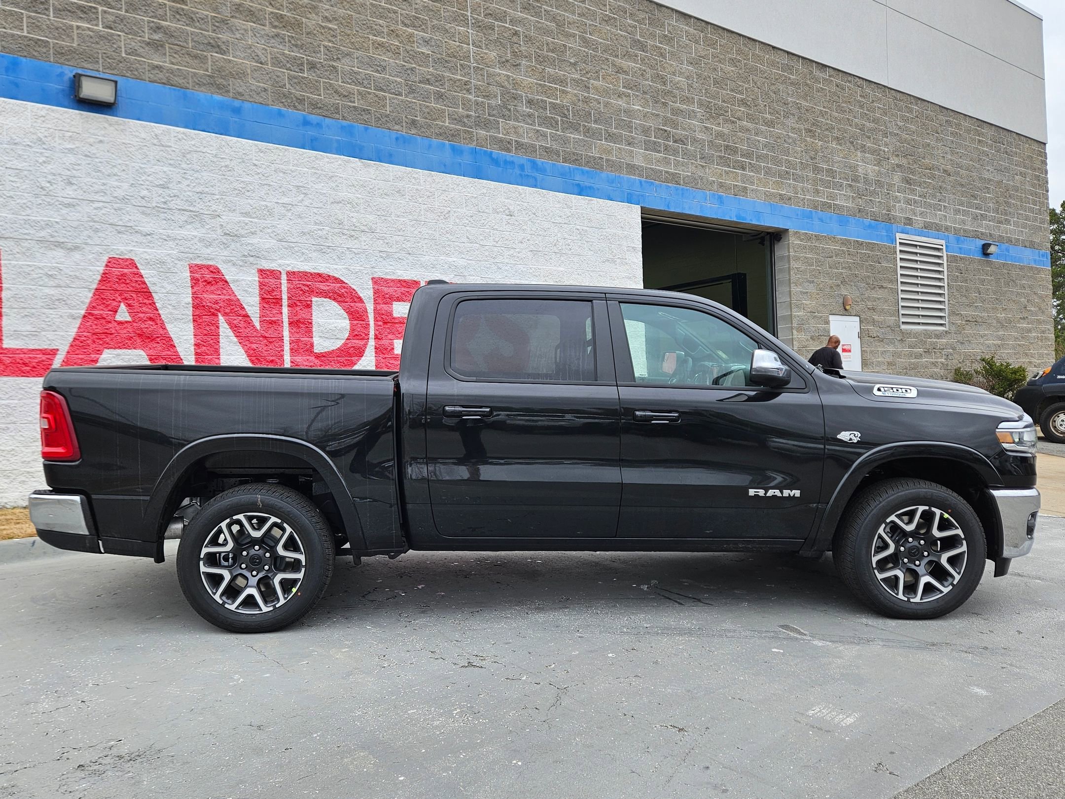 New 2026 Diamond Black Crystal Pearl-Coat Exterior Paint RAM Laramie image 8