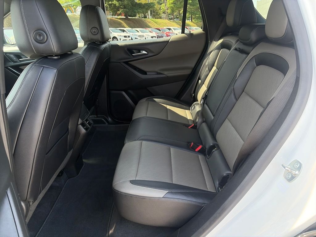 Used 2025 White Chevrolet LT image 24