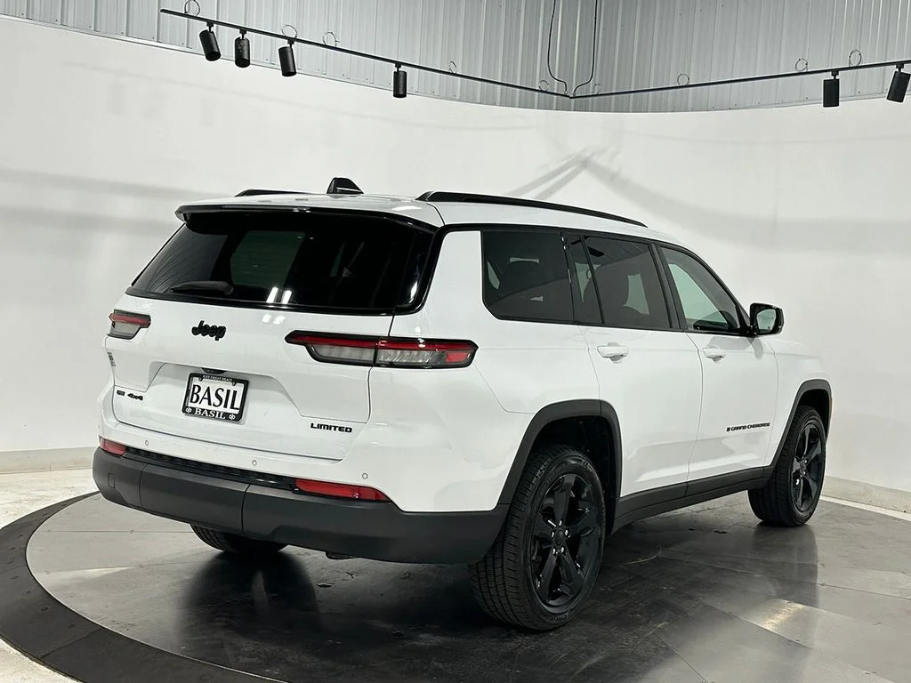 Used 2023 White Jeep Limited image 11