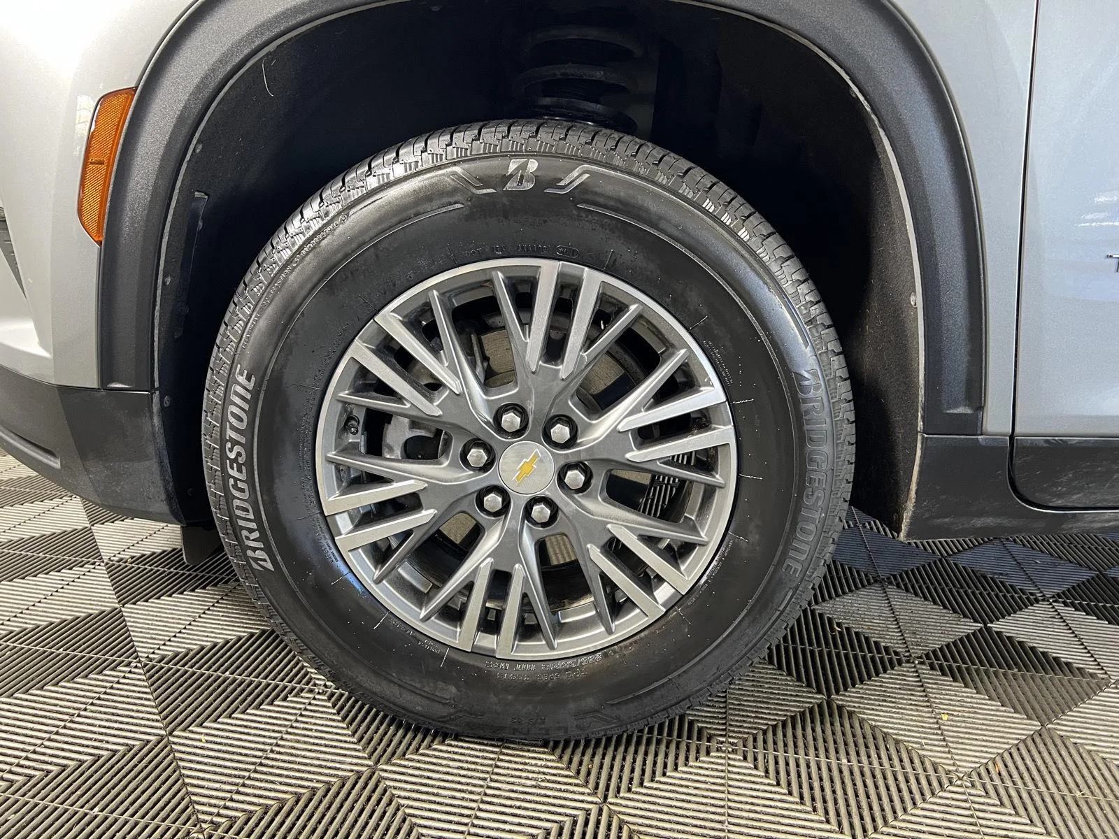 Used 2025 Sterling Gray Metallic Chevrolet AWD LT image 32