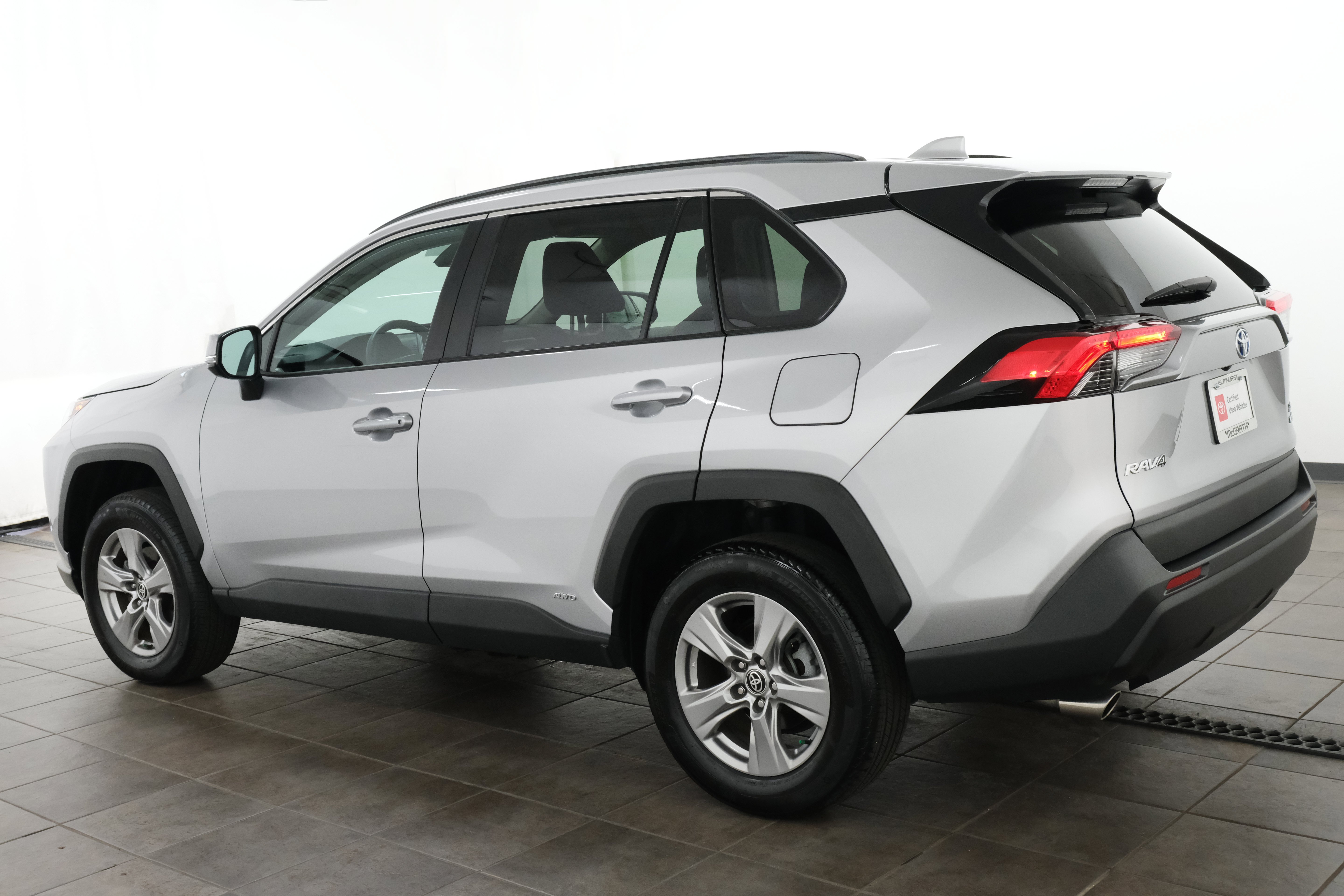 Certified Used 2024 Silver Sky Metallic Toyota XLE image 4