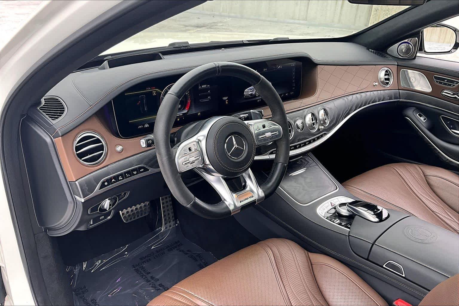 Used 2020 designo Diamond White Mercedes-Benz AMG® S 63 image 17