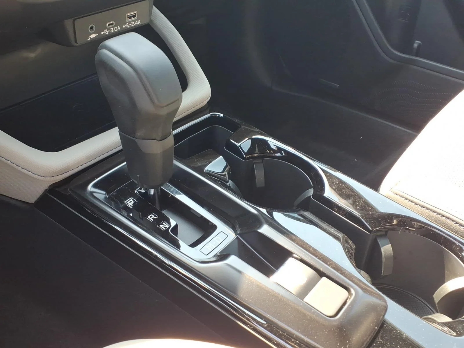 New 2026 CRYSTAL WHITE PEARL Subaru Limited Hybrid image 8