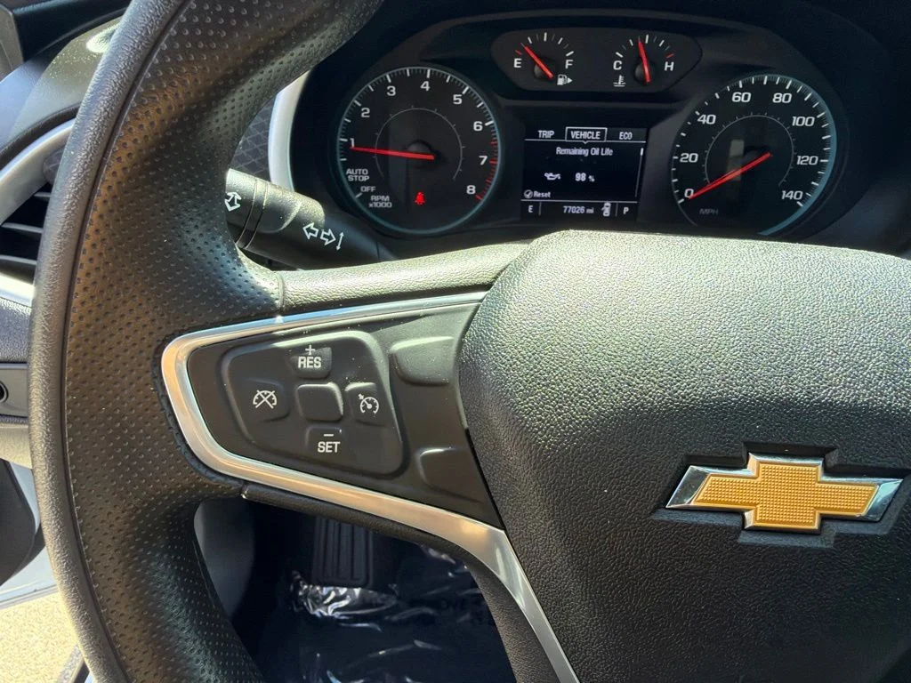 Used 2022 White Chevrolet LT image 18