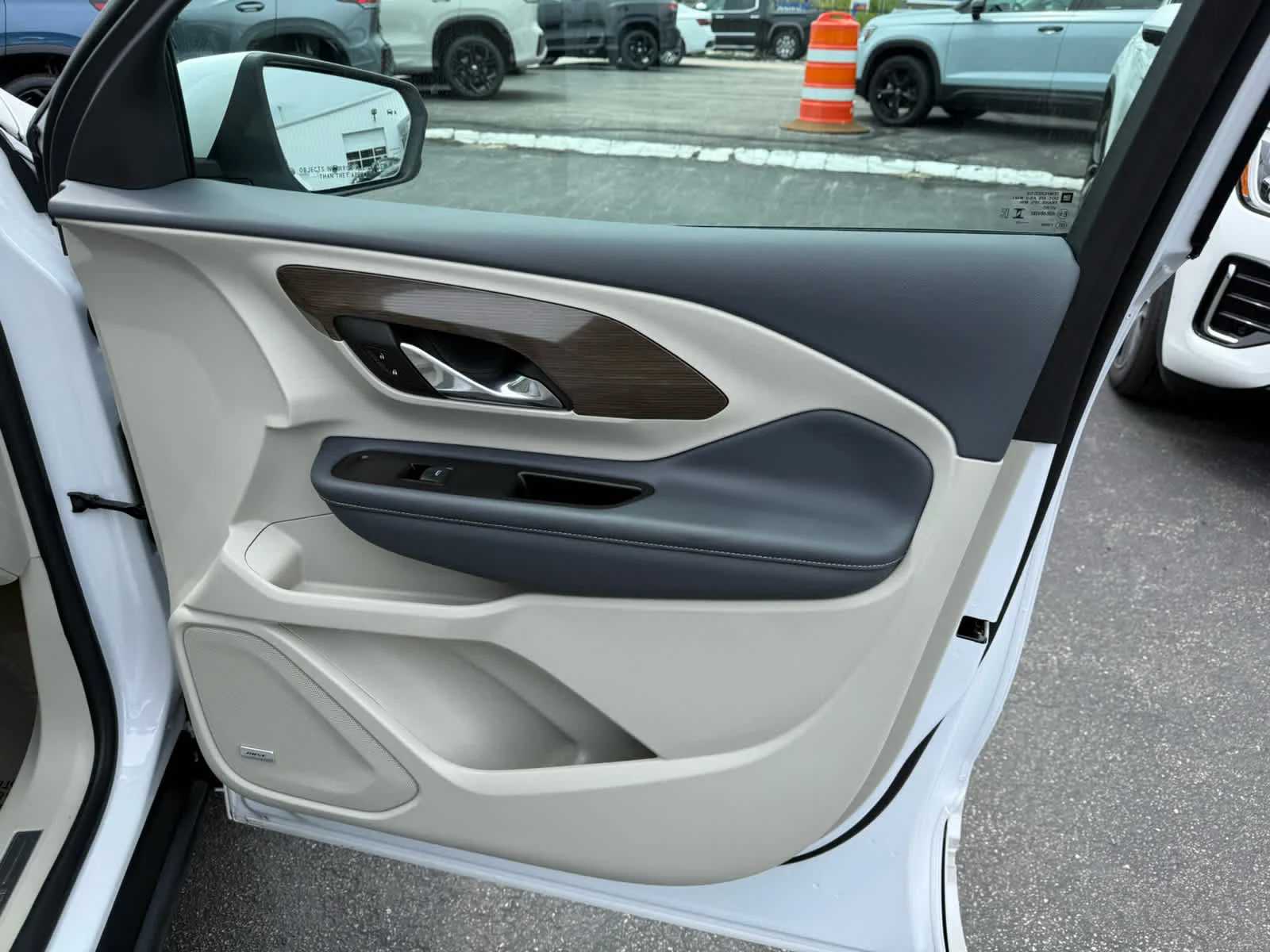 Used 2023 White Frost Tricoat GMC Denali image 9