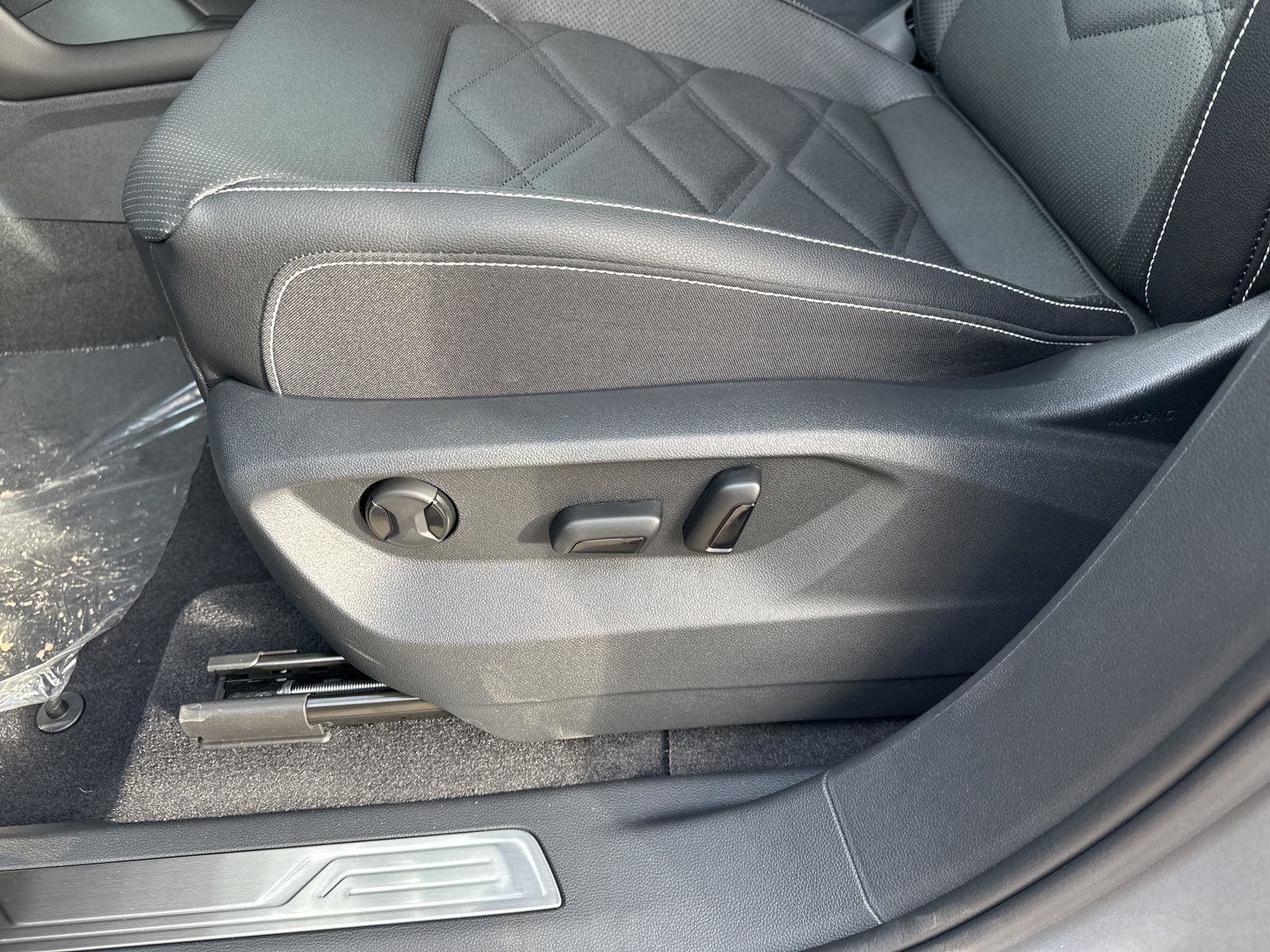 2026 Volkswagen Atlas SE w/Tech - Photo 11