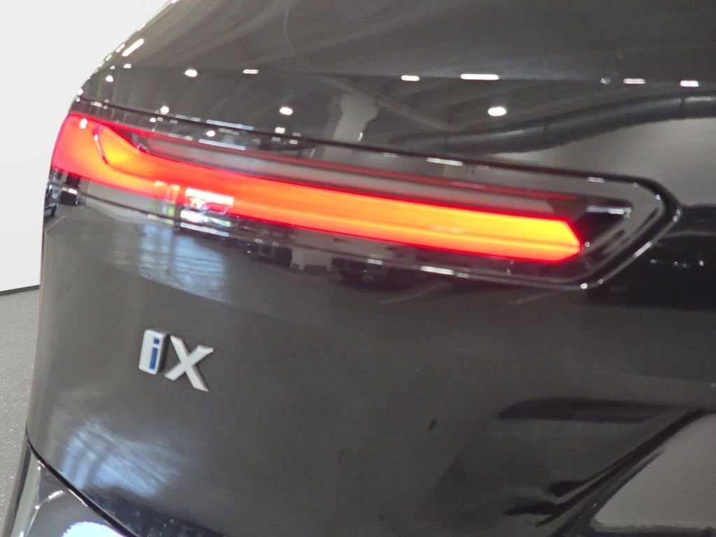 Certified Used 2024 Black Sapphire Metallic BMW xDrive50 image 25